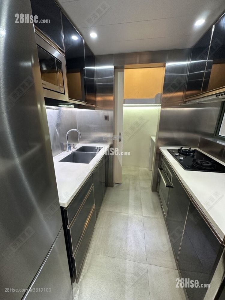 Park Avenue Sell 3 Bedrooms , 2 Bathrooms 695 ft²