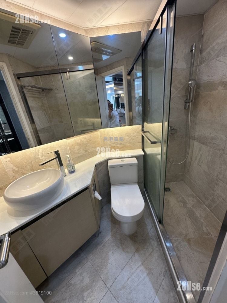 Park Avenue Sell 3 Bedrooms , 2 Bathrooms 695 ft²