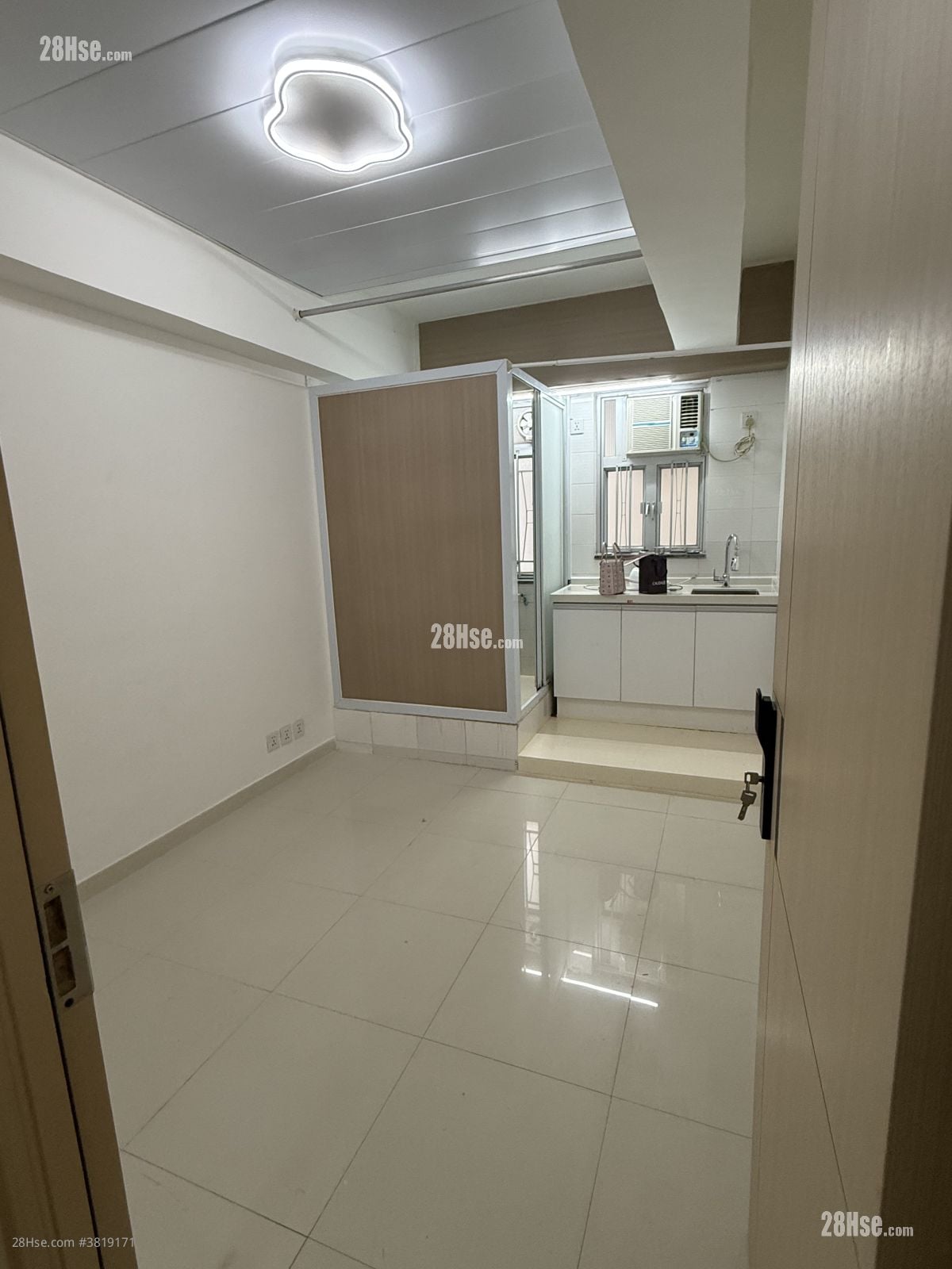 樹德樓 租盤 1 浴室 120 平方呎