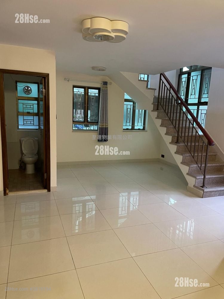 村屋 租盤 4 房 , 3 浴室 1,400 平方呎