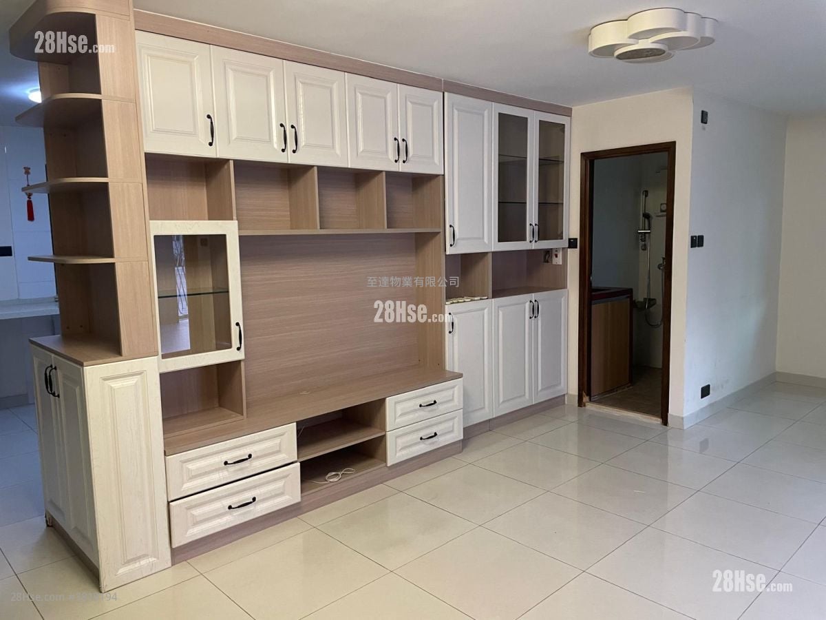 村屋 租盤 4 房 , 3 浴室 1,400 平方呎