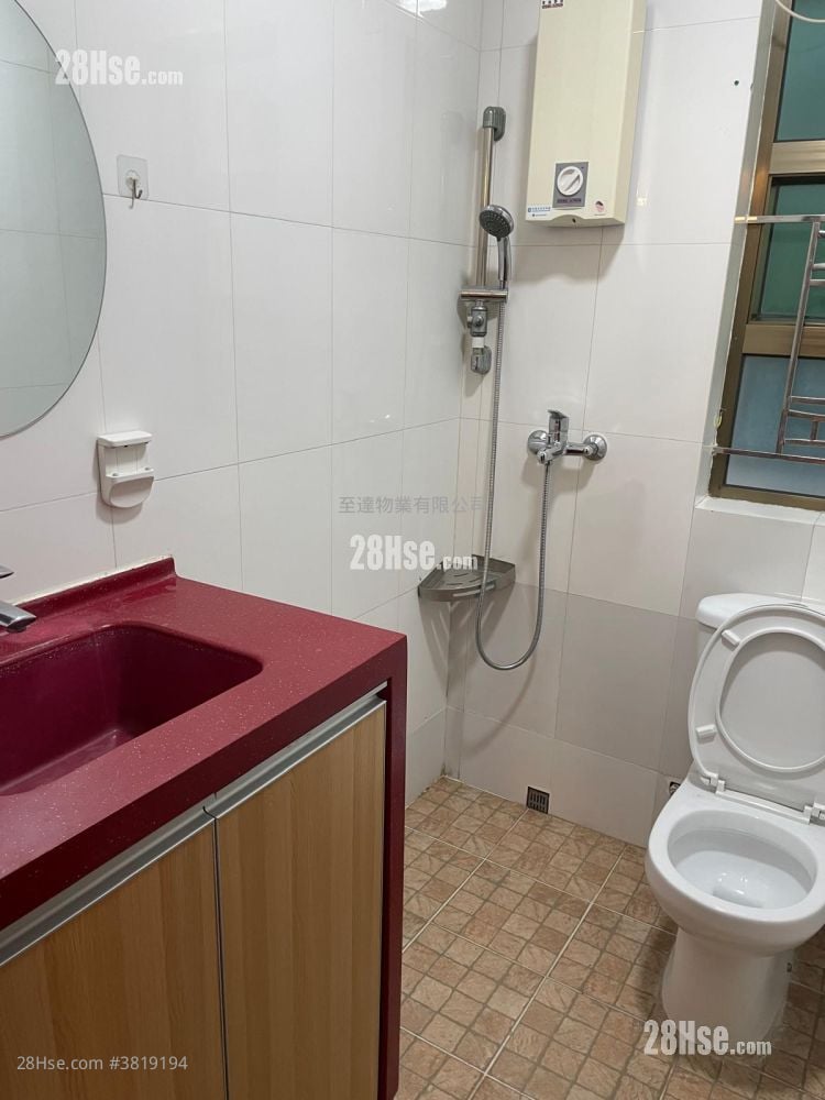 村屋 租盤 4 房 , 3 浴室 1,400 平方呎