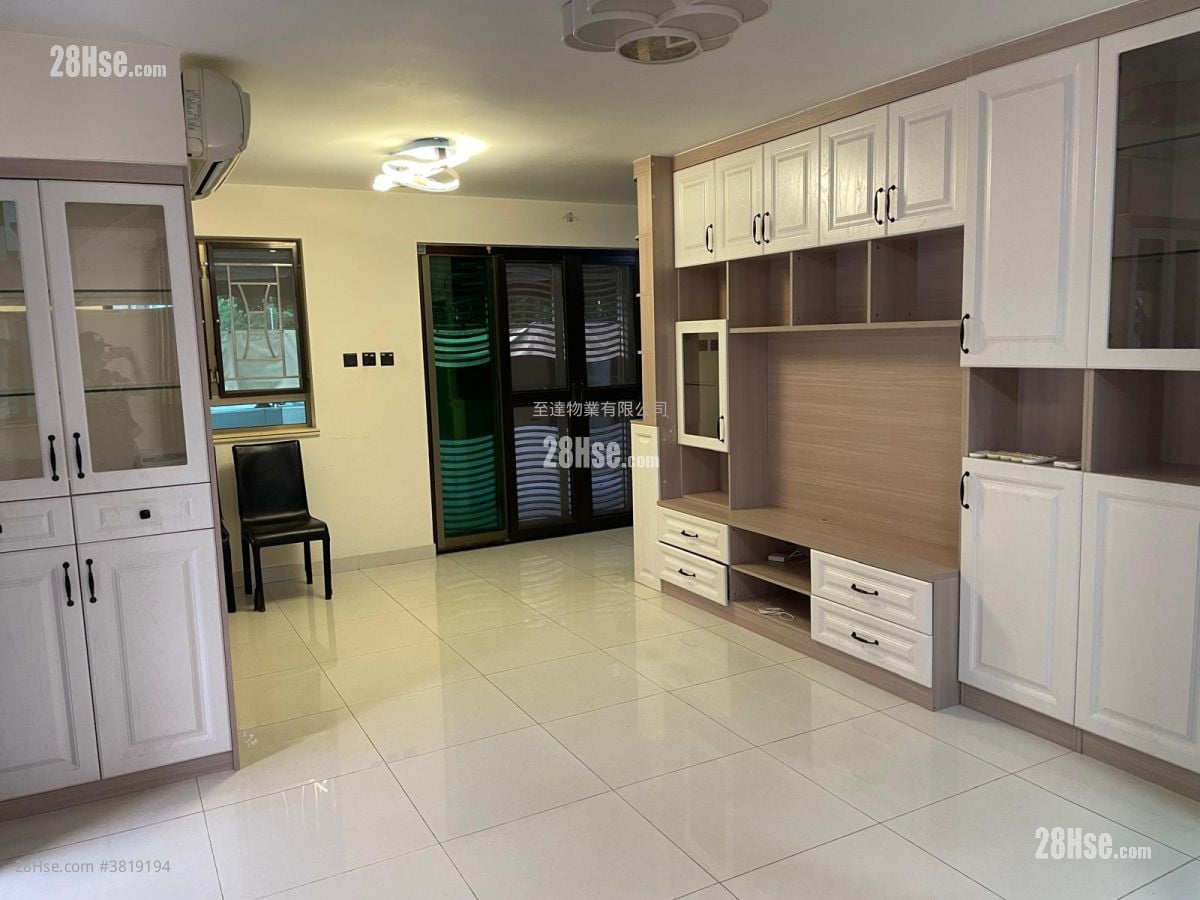 村屋 租盤 4 房 , 3 浴室 1,400 平方呎