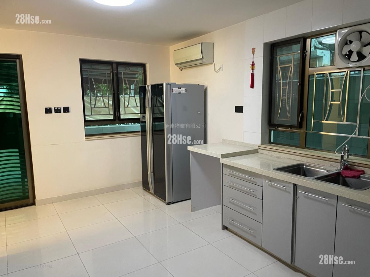 村屋 租盤 4 房 , 3 浴室 1,400 平方呎