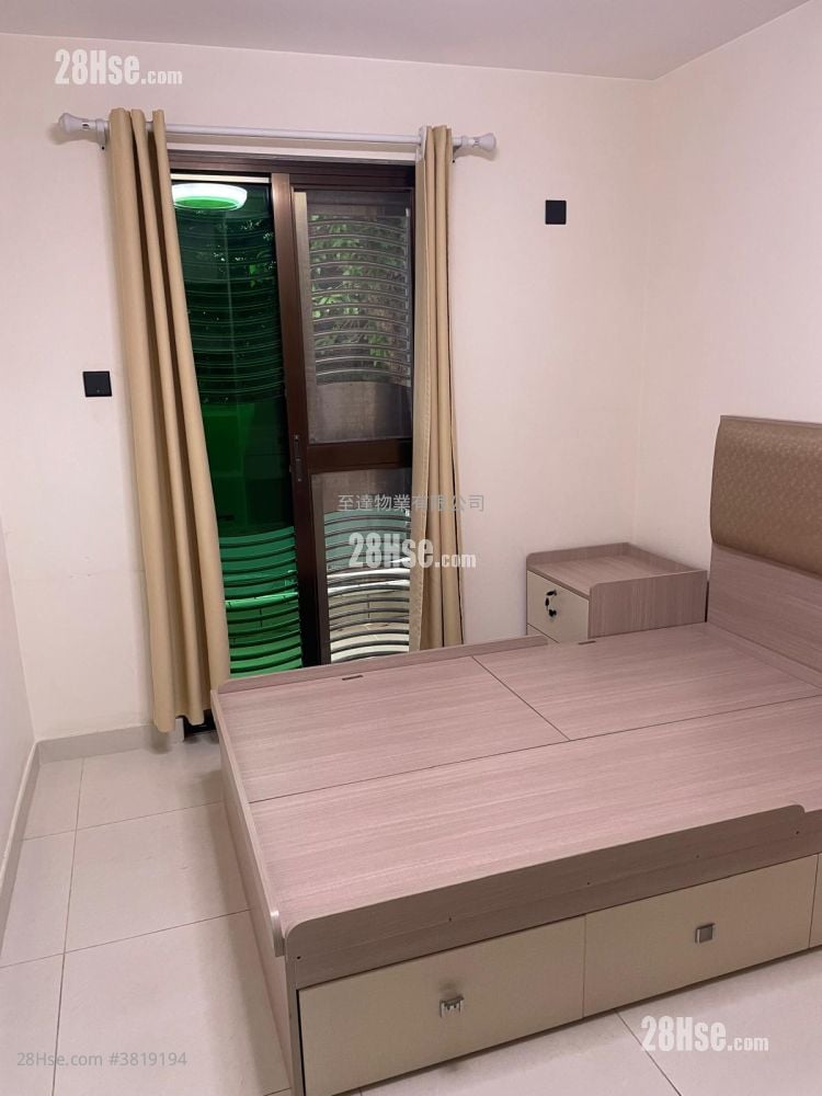 村屋 租盤 4 房 , 3 浴室 1,400 平方呎