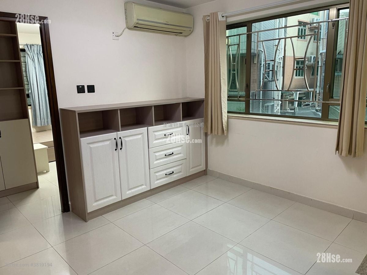 村屋 租盤 4 房 , 3 浴室 1,400 平方呎