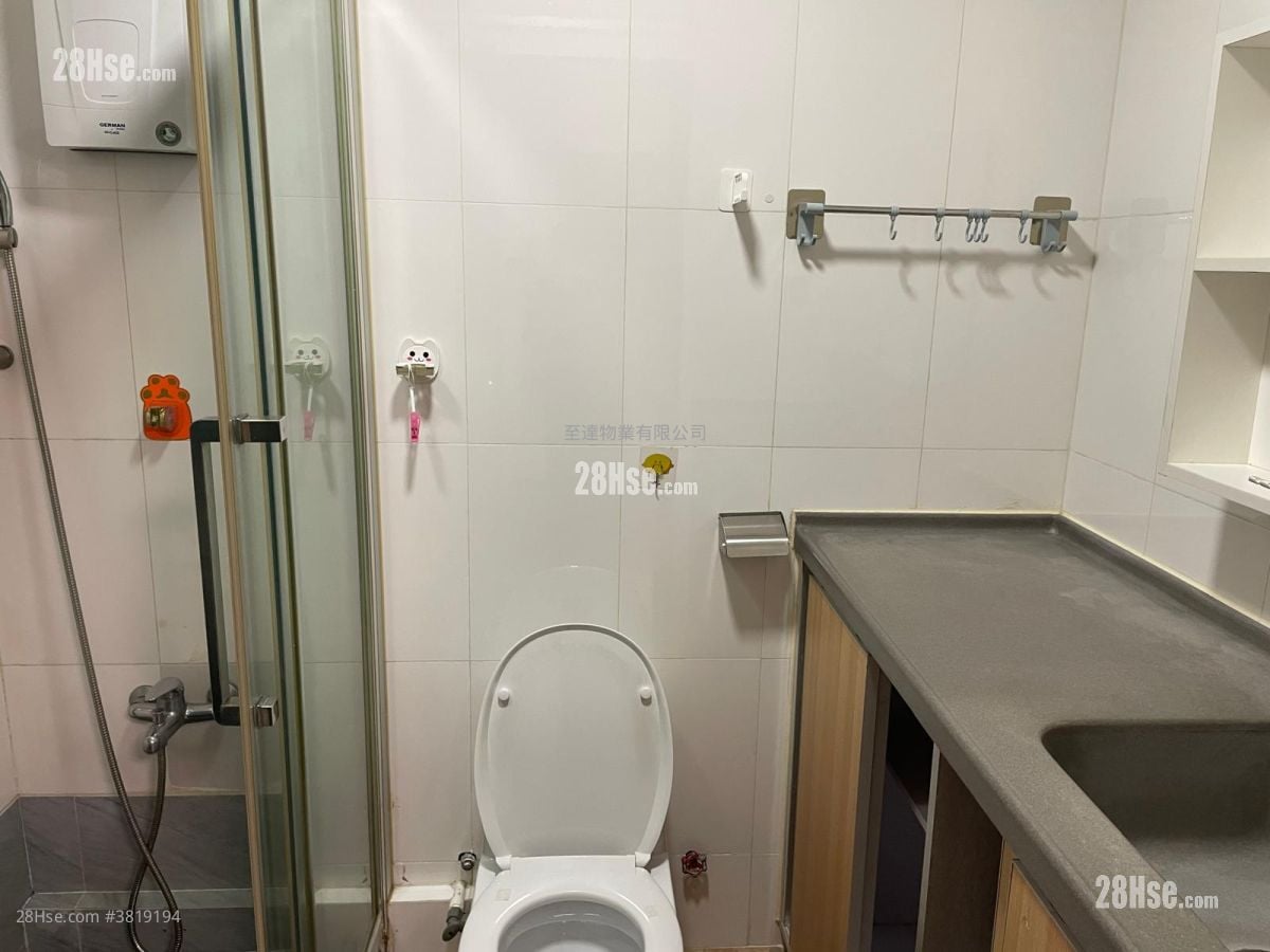 村屋 租盤 4 房 , 3 浴室 1,400 平方呎