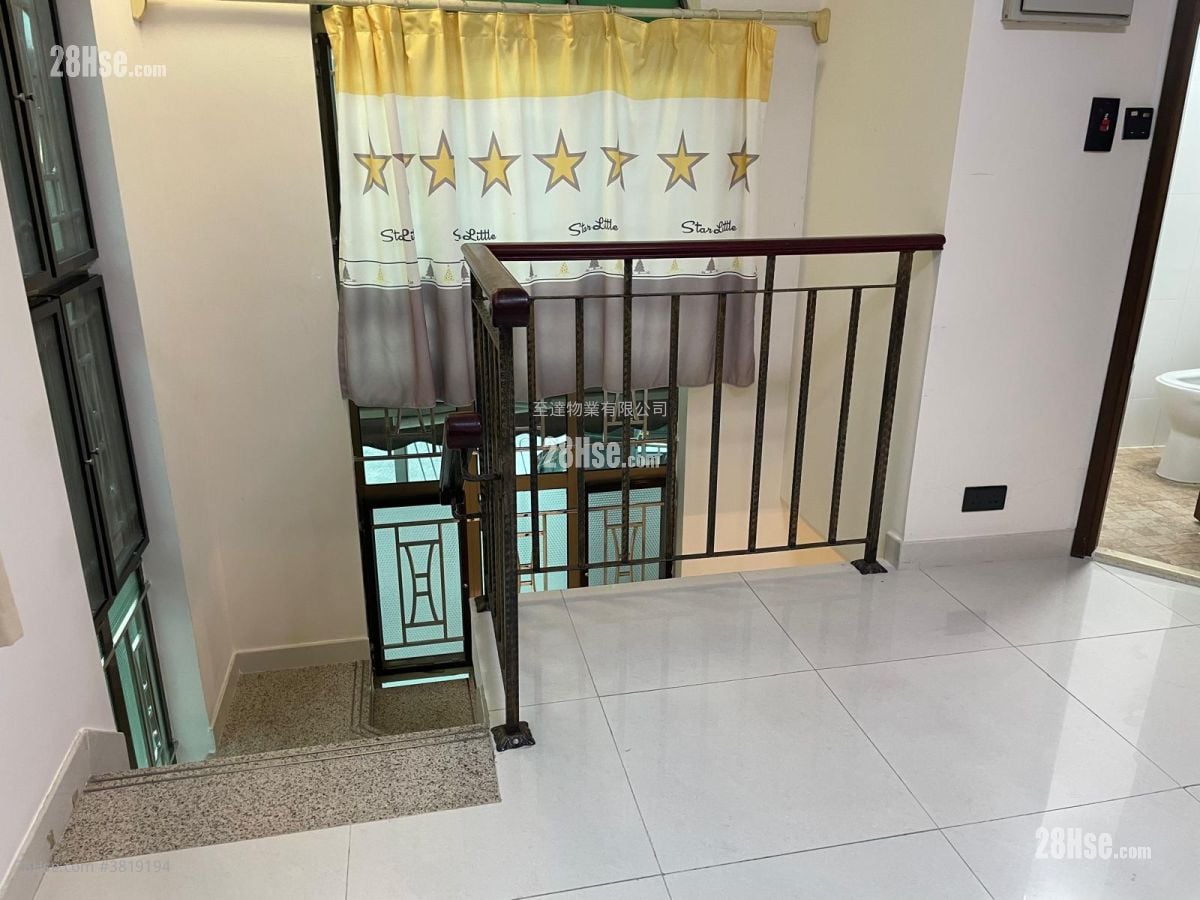 村屋 租盤 4 房 , 3 浴室 1,400 平方呎