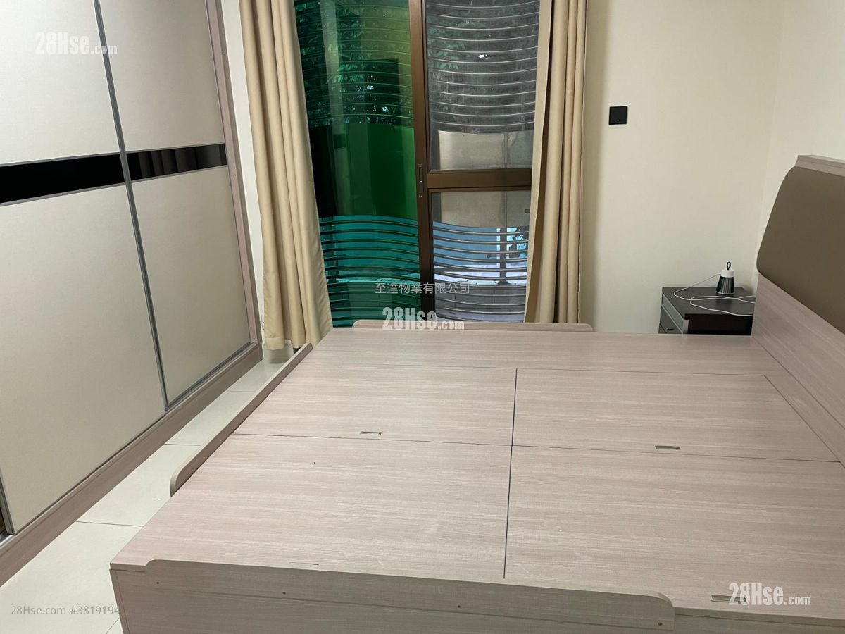 村屋 租盤 4 房 , 3 浴室 1,400 平方呎