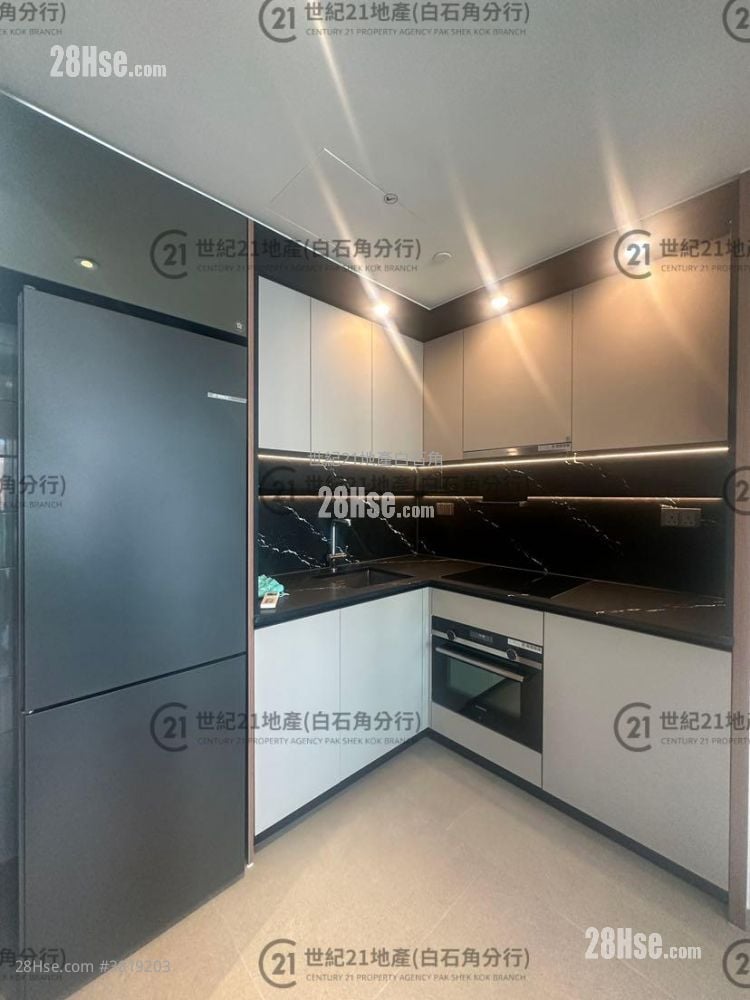 Silicon Hill Rental 3 Bedrooms , 1 Bathroom 580 ft²