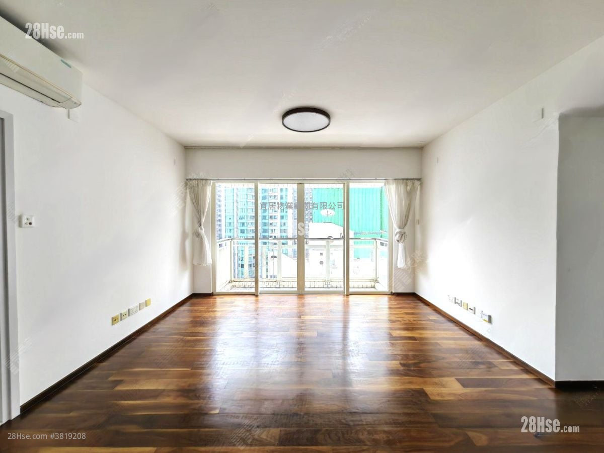 Centre Stage Rental 2 Bedrooms , 1 Bathroom 910 ft²