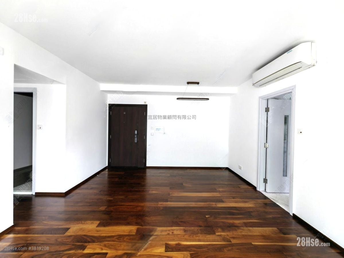 Centre Stage Rental 2 Bedrooms , 1 Bathroom 910 ft²