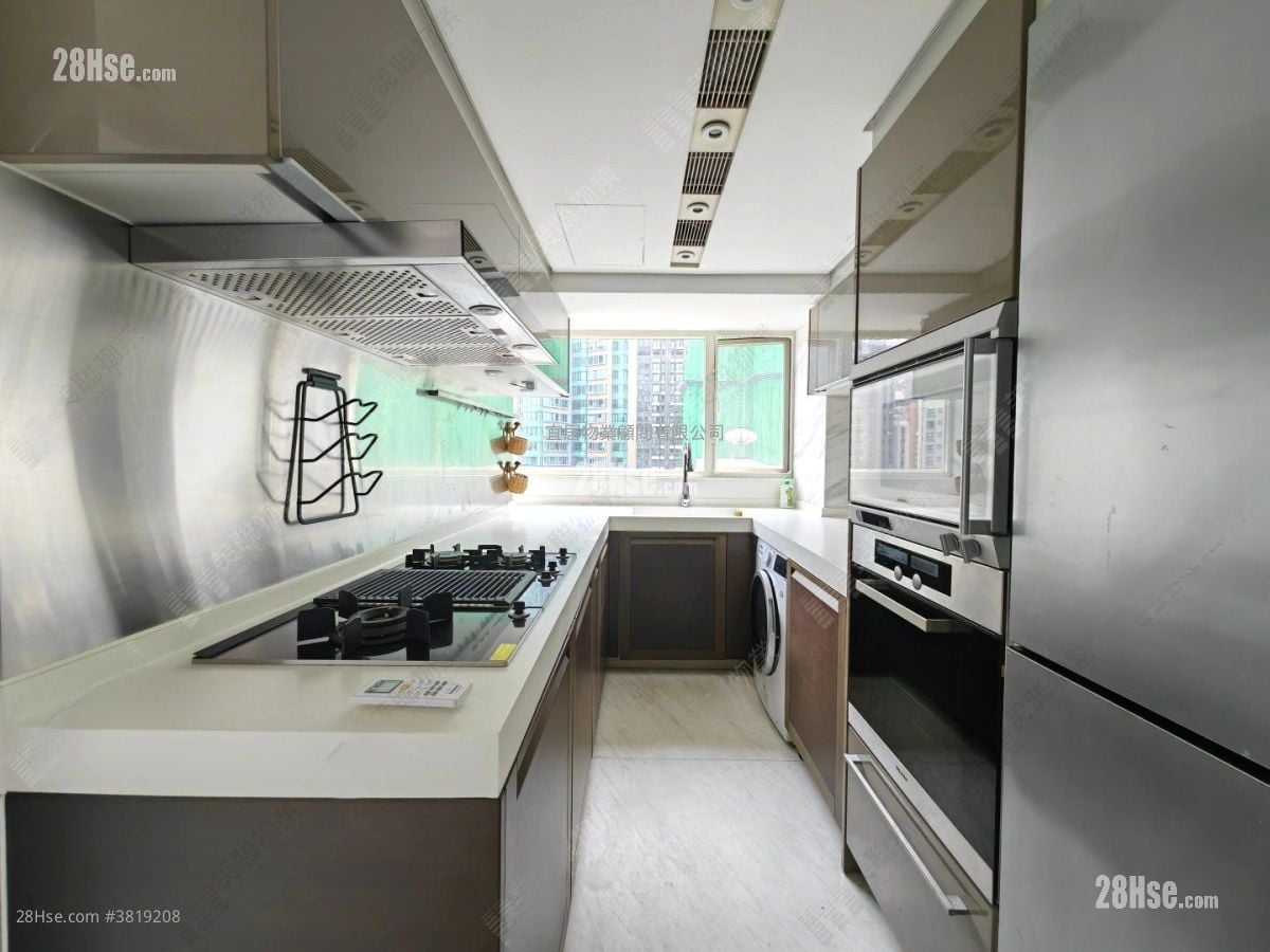 Centre Stage Rental 2 Bedrooms , 1 Bathroom 910 ft²