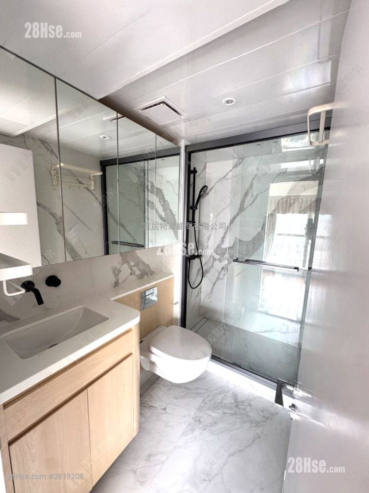 Centre Stage Rental 2 Bedrooms , 1 Bathroom 910 ft²