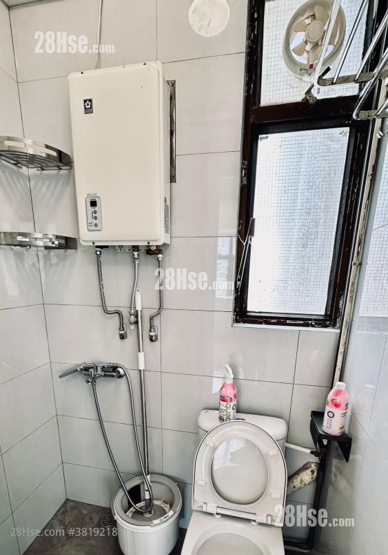 Hong Fu Building Rental 145 ft²