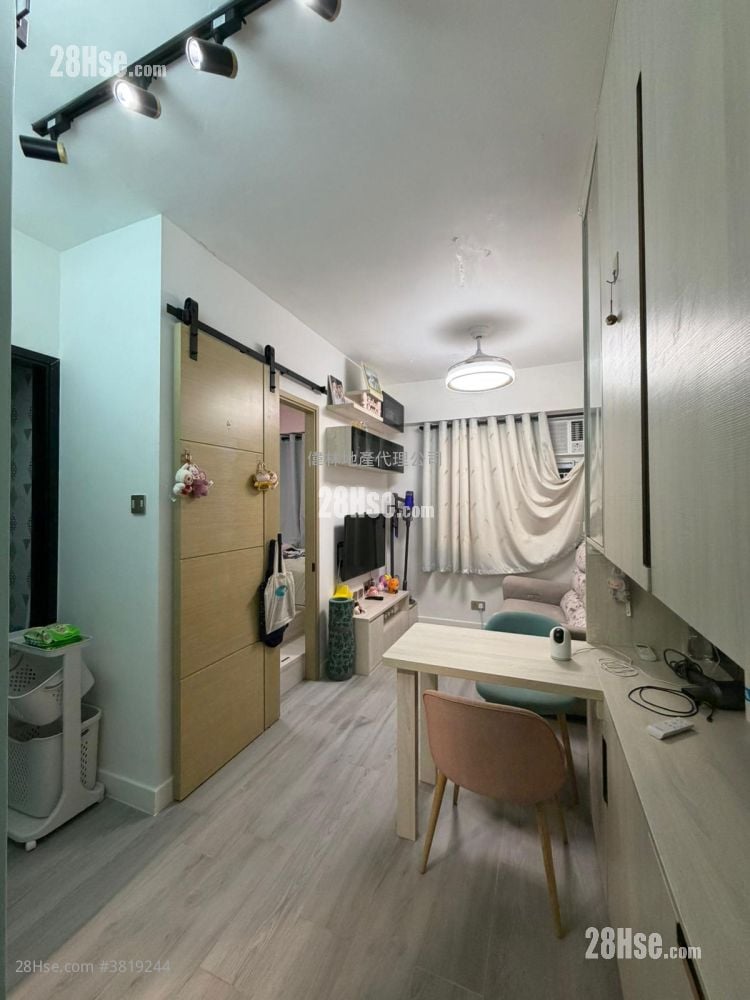 Hip Wo House Sell 1 Bedroom , 1 Bathroom 274 ft²