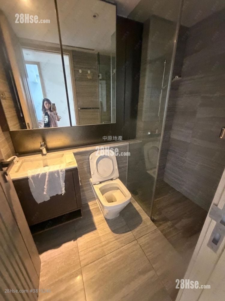 2Gerher Sell 2 Bedrooms 484 ft²