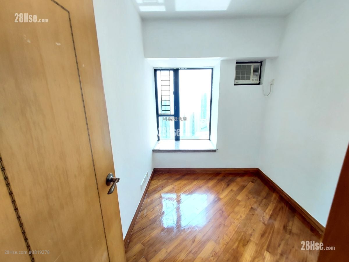 晓晖花园 售盘 3 房 709 平方尺