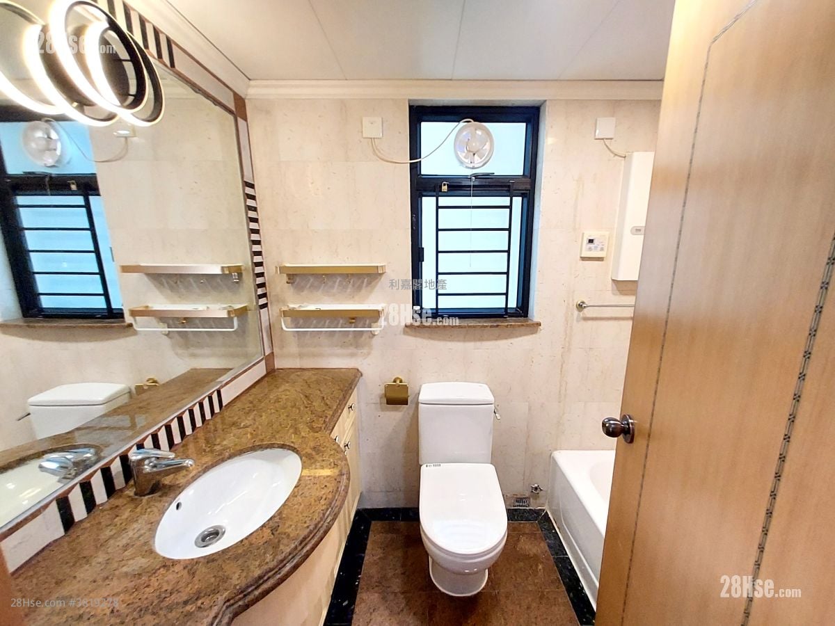 晓晖花园 售盘 3 房 709 平方尺