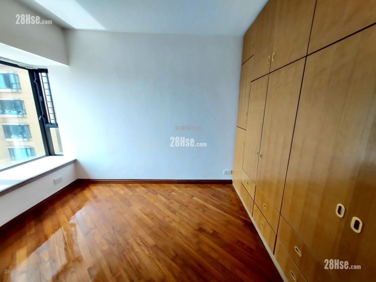 晓晖花园 售盘 3 房 709 平方尺