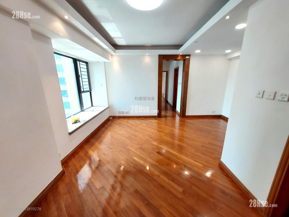 晓晖花园 售盘 3 房 709 平方尺