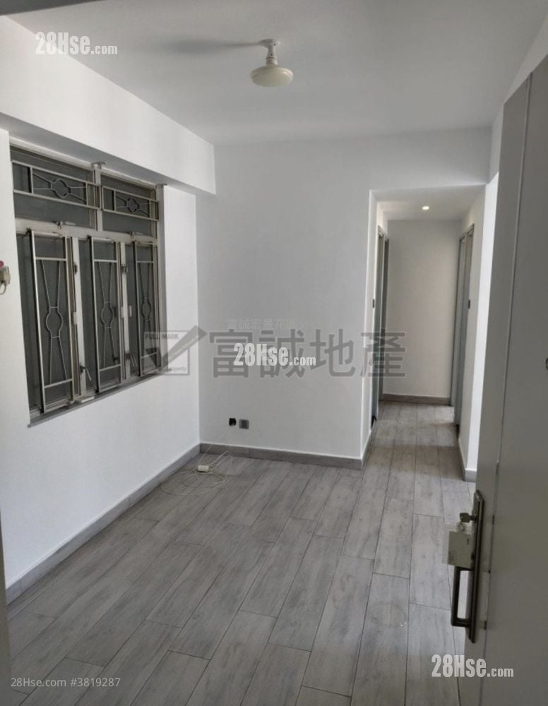 Hsin Kuang Centre Sell 2 Bedrooms , 1 Bathroom 412 ft²