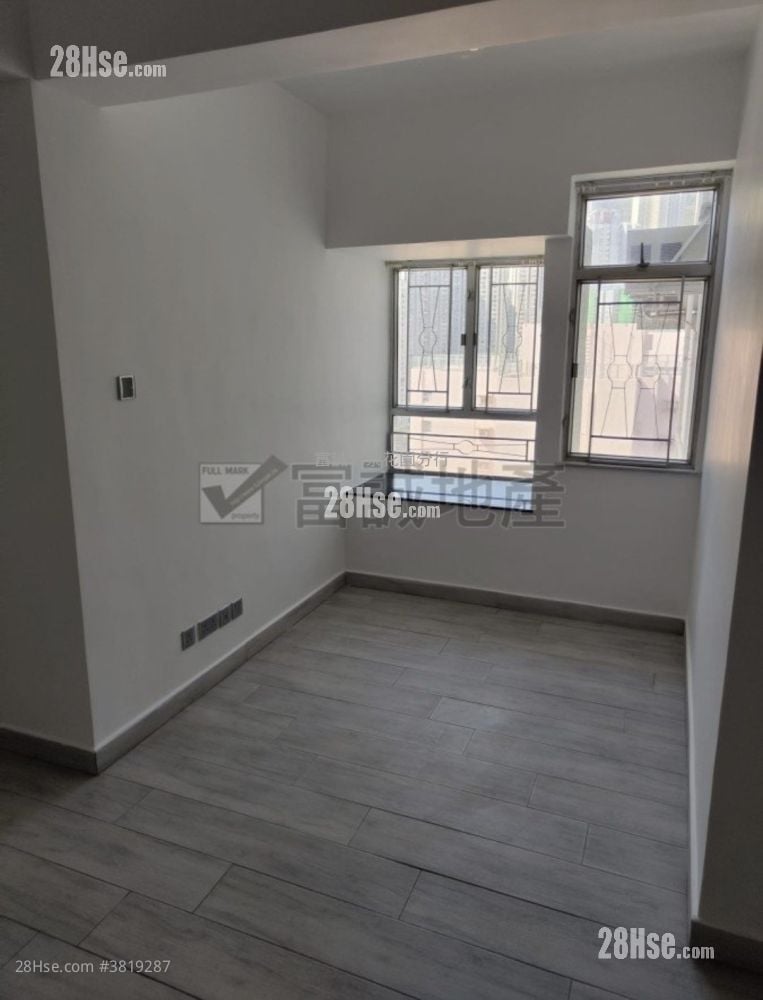 Hsin Kuang Centre Sell 2 Bedrooms , 1 Bathroom 412 ft²