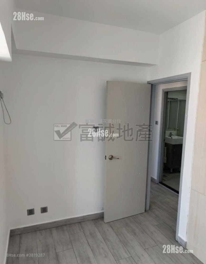 Hsin Kuang Centre Sell 2 Bedrooms , 1 Bathroom 412 ft²