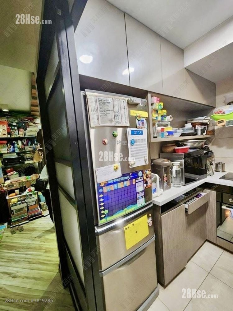 Waterside Plaza Sell 3 Bedrooms , 1 Bathroom 572 ft²