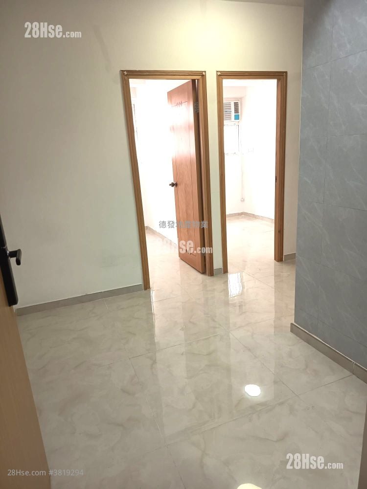 Tak Lee Building Rental 2 Bedrooms , 1 Bathroom 311 ft²