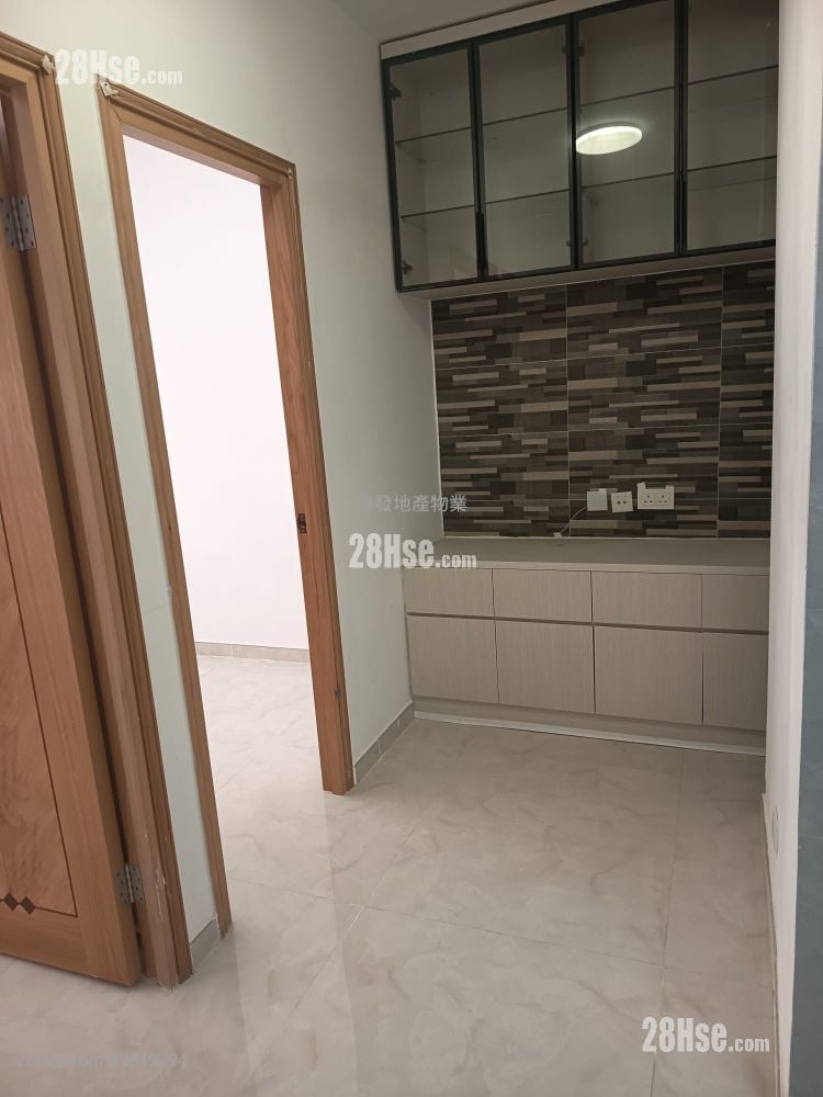 Tak Lee Building Rental 2 Bedrooms , 1 Bathroom 311 ft²