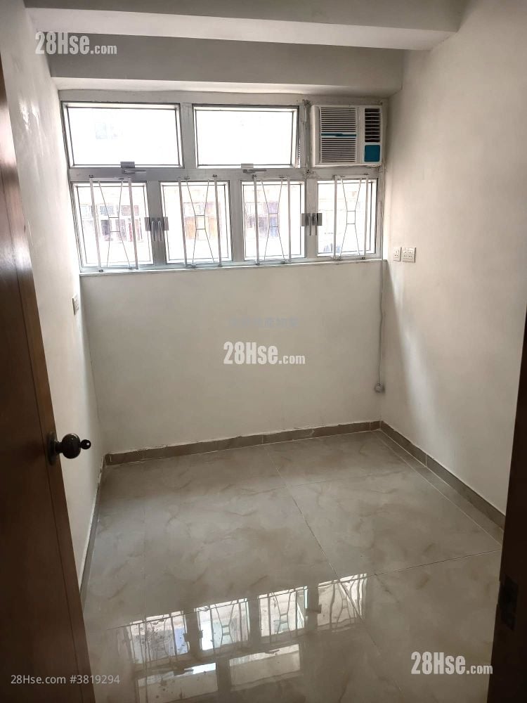 Tak Lee Building Rental 2 Bedrooms , 1 Bathroom 311 ft²