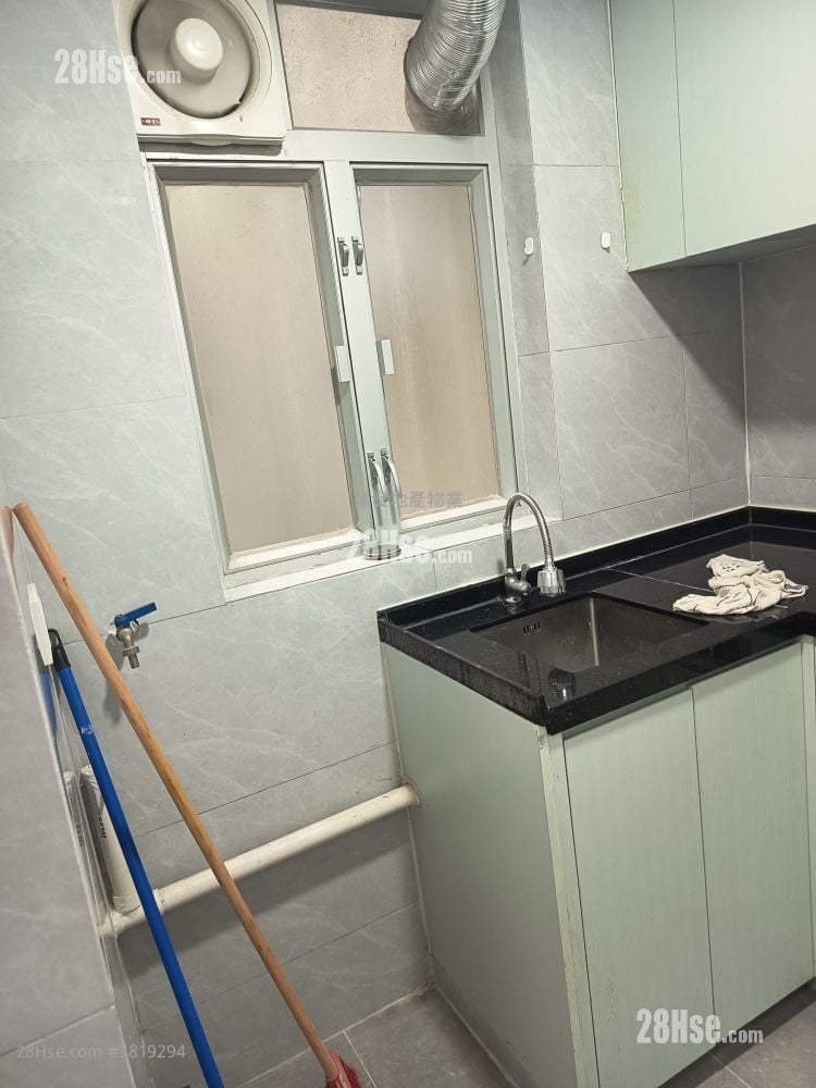 Tak Lee Building Rental 2 Bedrooms , 1 Bathroom 311 ft²