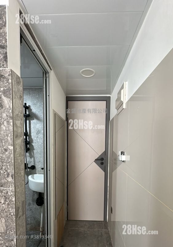 Diamond Mansion Rental 1 Bathroom 110 ft²