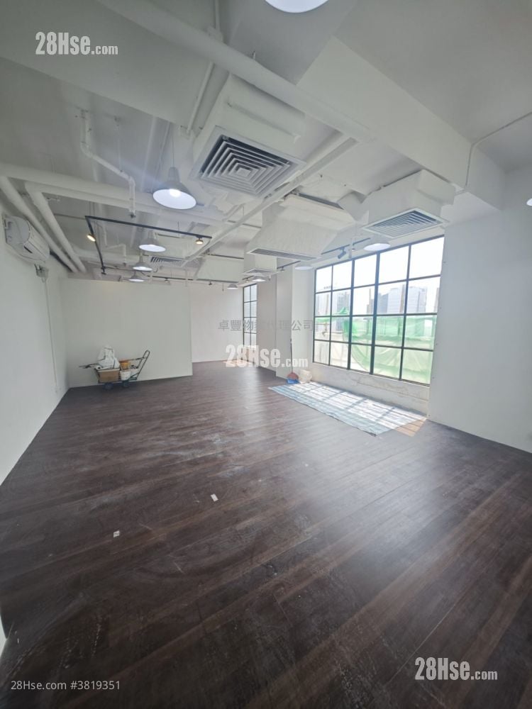 Easy Tower Rental Studio 613 ft²