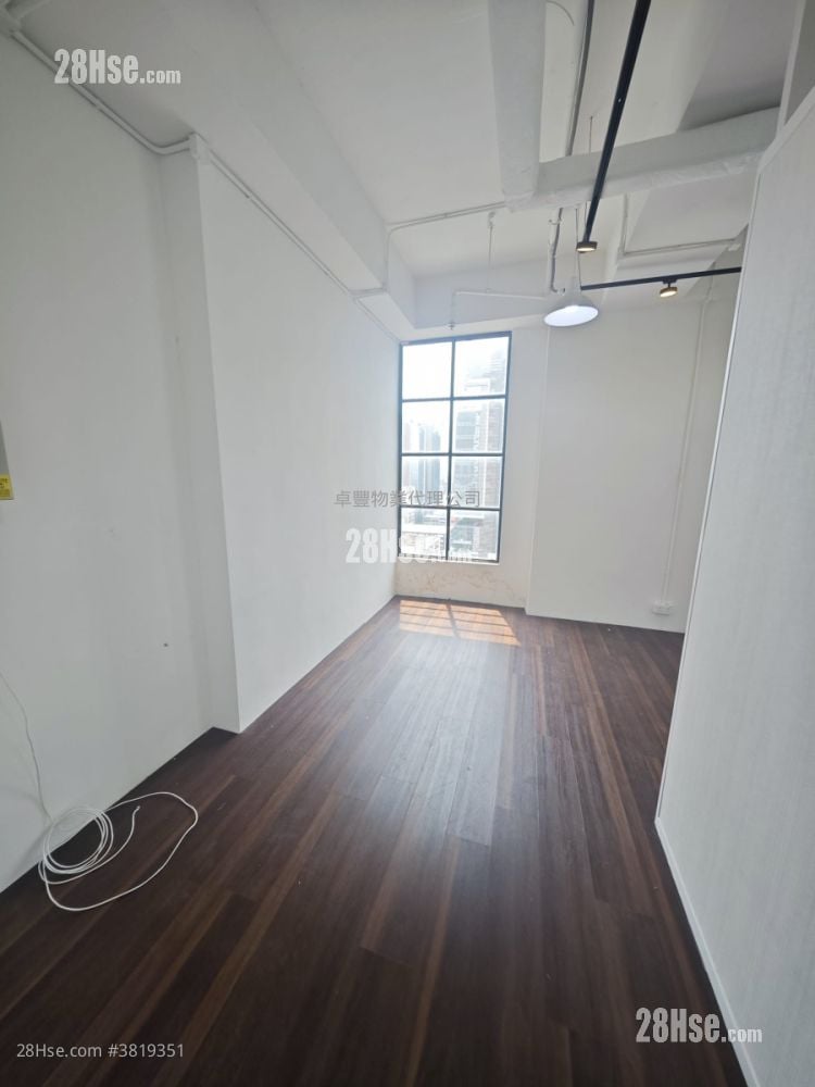 Easy Tower Rental Studio 613 ft²