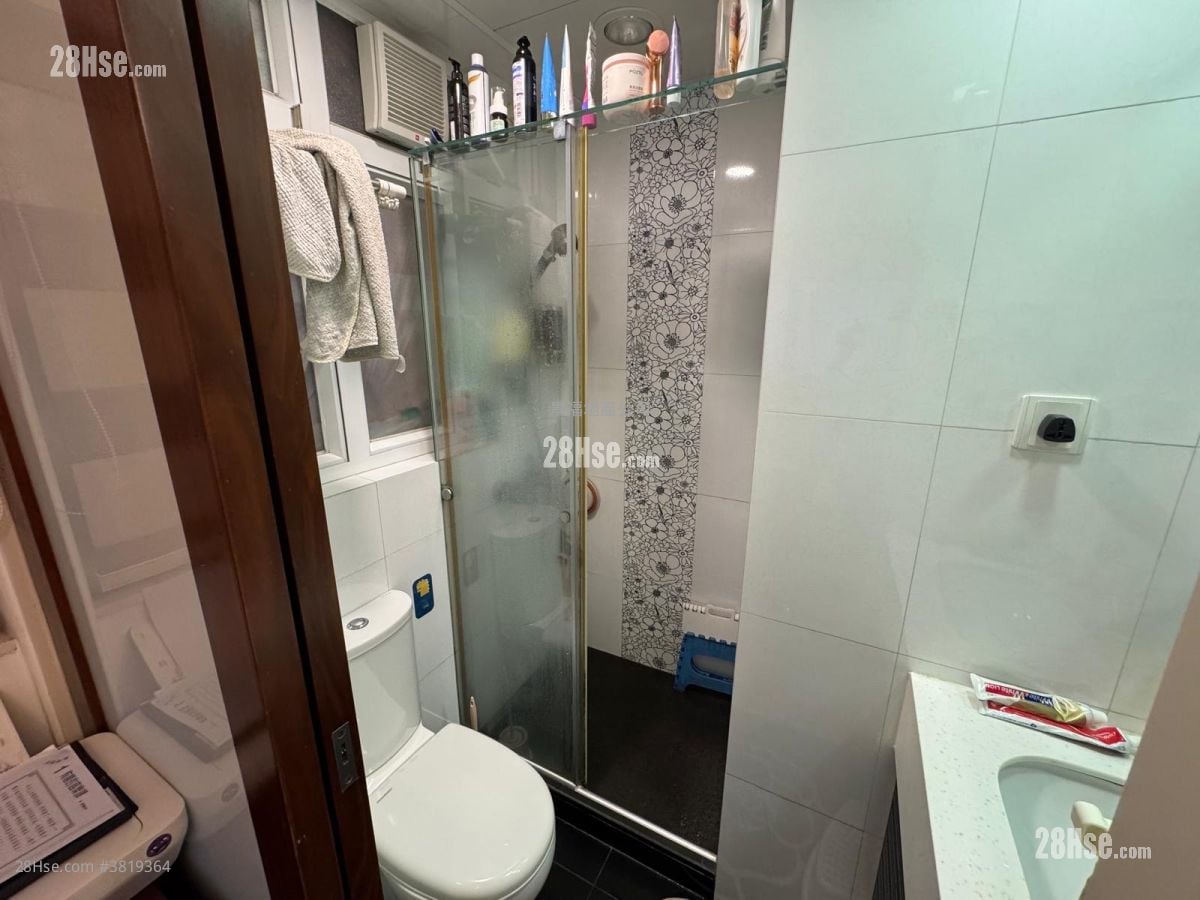 Balwin Court Rental 3 Bedrooms , 2 Bathrooms 649 ft²