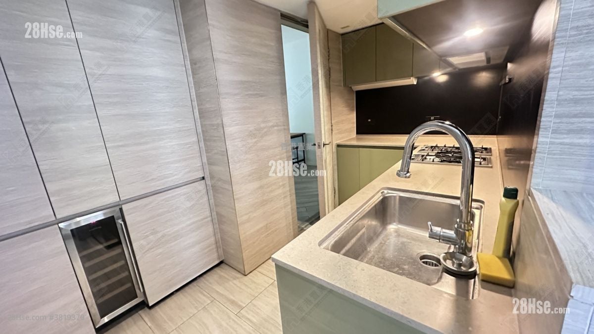 Fleur Pavilia Rental 4 Bedrooms , 3 Bathrooms 877 ft²