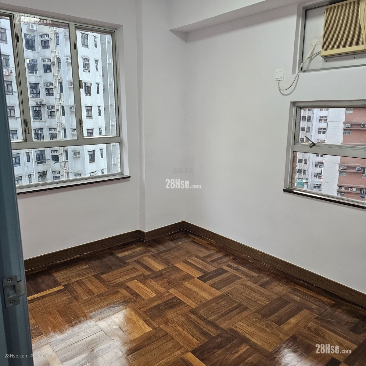 Cronin Garden Sell 3 Bedrooms , 2 Bathrooms 692 ft²