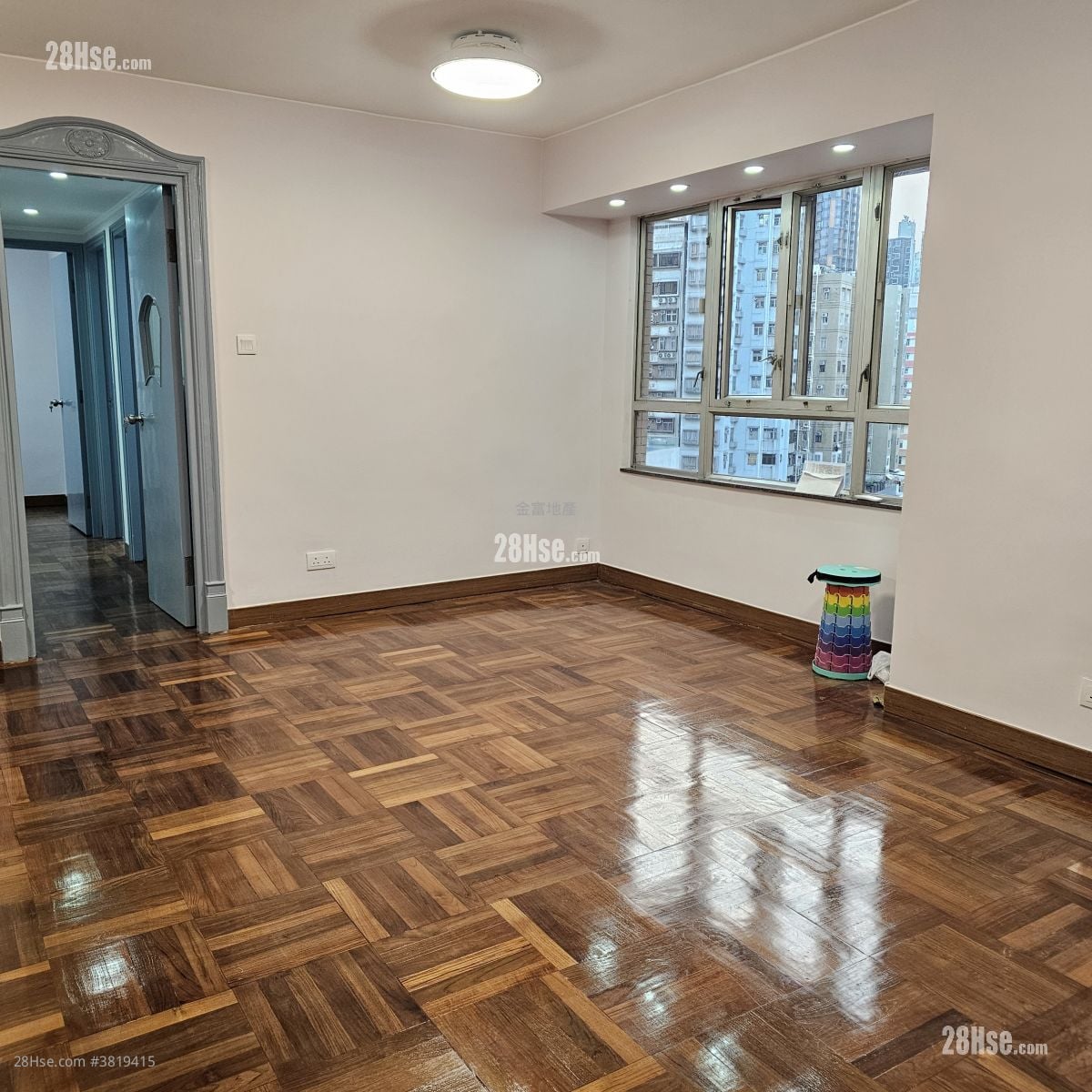 Cronin Garden Sell 3 Bedrooms , 2 Bathrooms 692 ft²