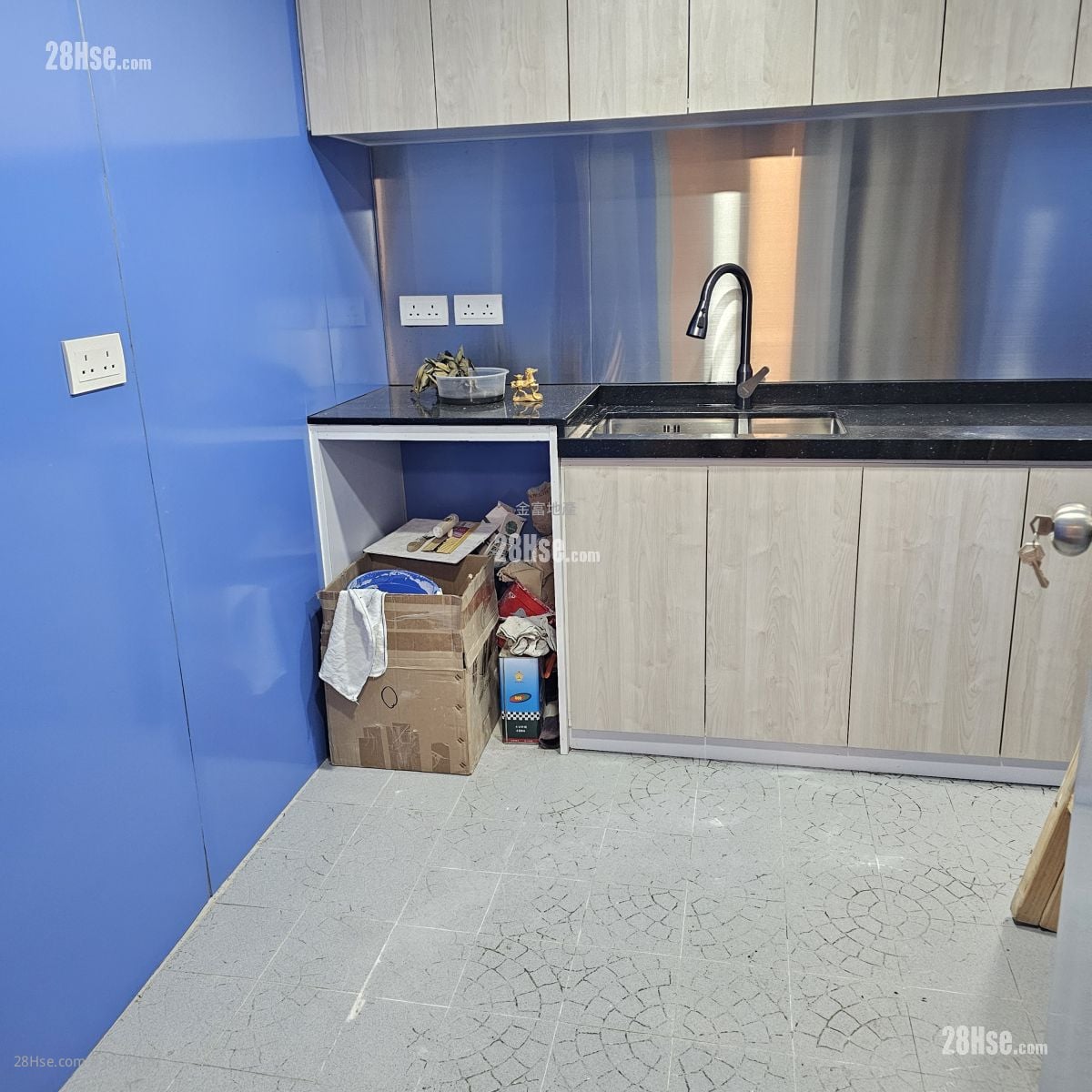 Cronin Garden Sell 3 Bedrooms , 2 Bathrooms 692 ft²