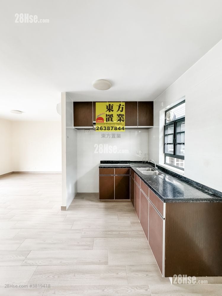 村屋 售盤 3 房 , 2 浴室 700 平方呎