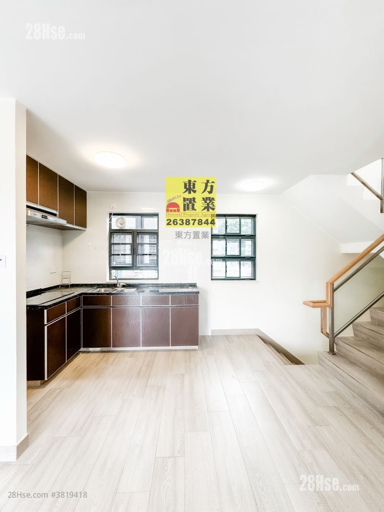 村屋 售盤 3 房 , 2 浴室 700 平方呎