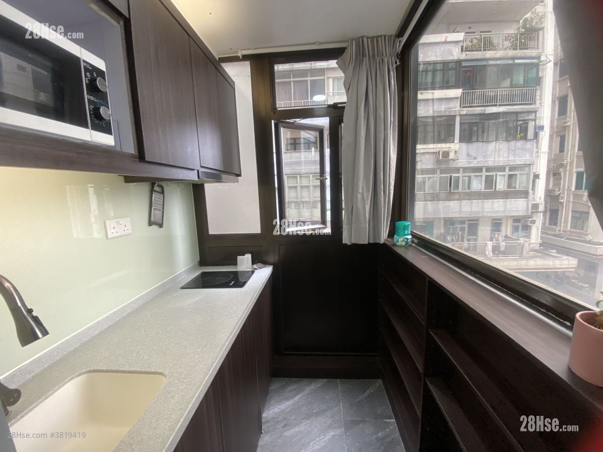 Newtown Mansion Rental 1 Bathroom 210 ft²