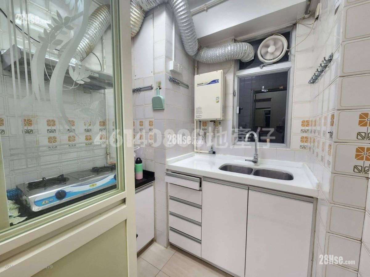 八号花园 租盘 438 平方尺