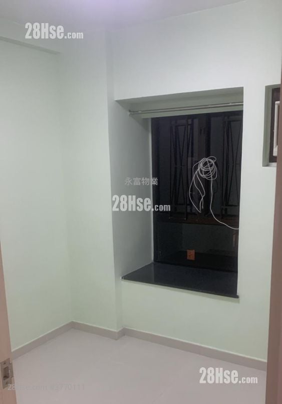 峻峰花園 租盤 3 房 450 平方呎