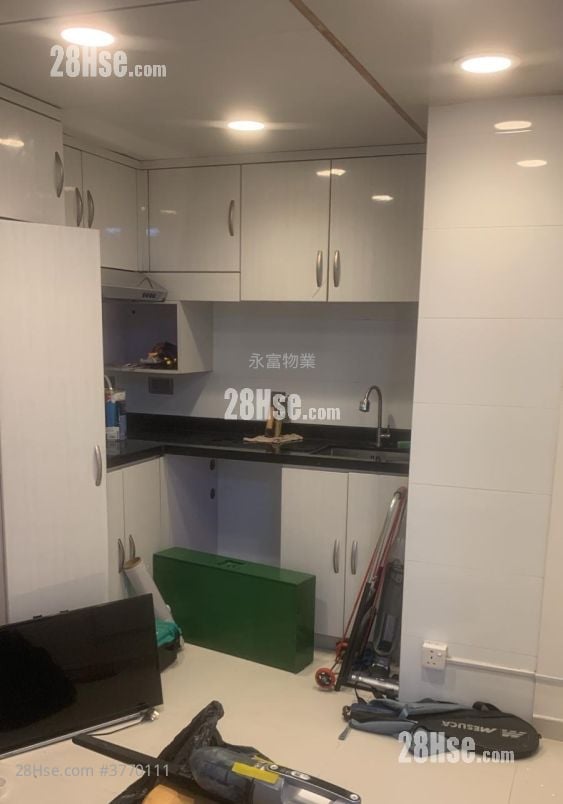 峻峰花園 租盤 3 房 450 平方呎