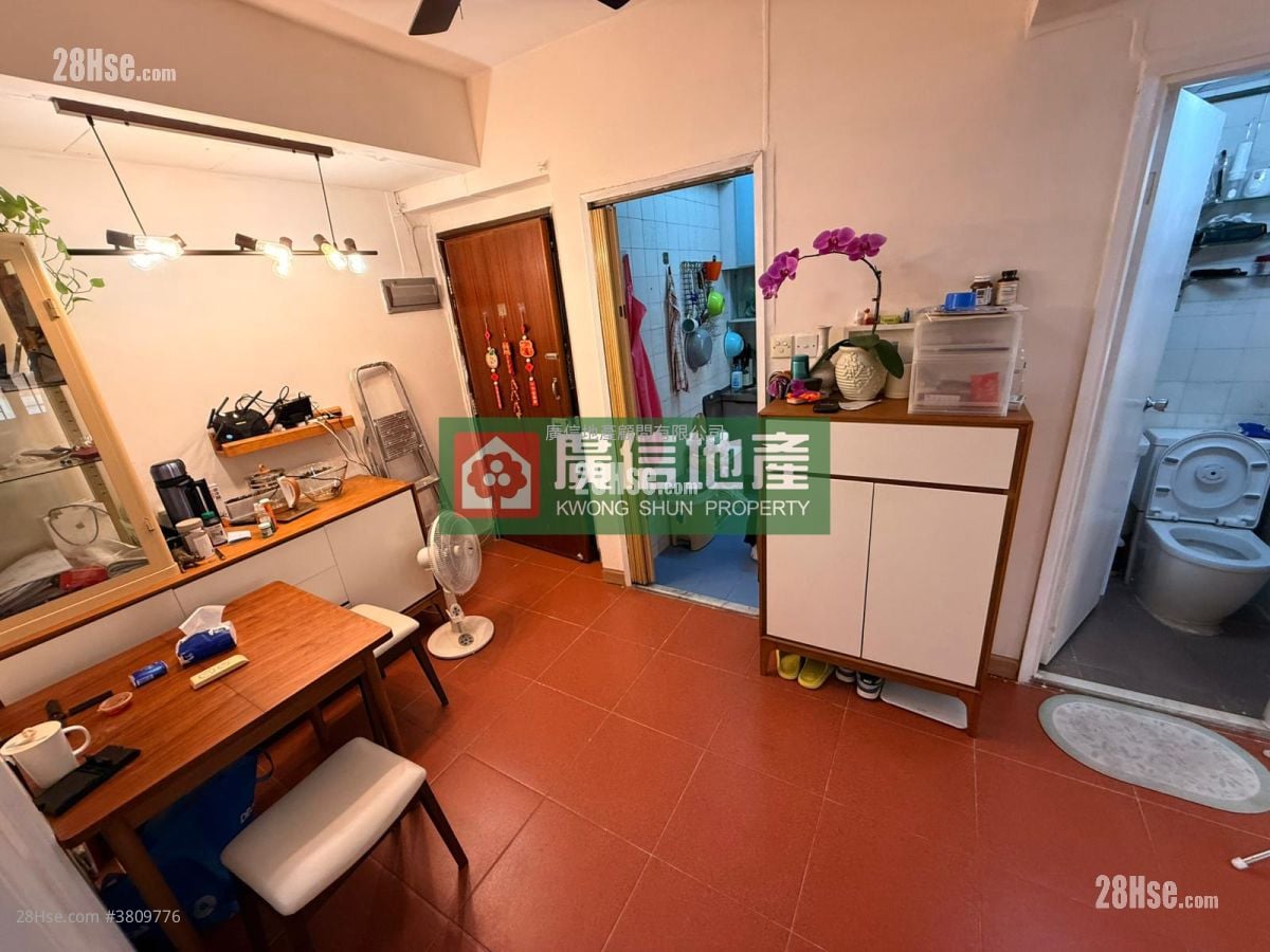 Cosmopolitan Estates Sell 3 Bedrooms , 1 Bathroom 425 ft²