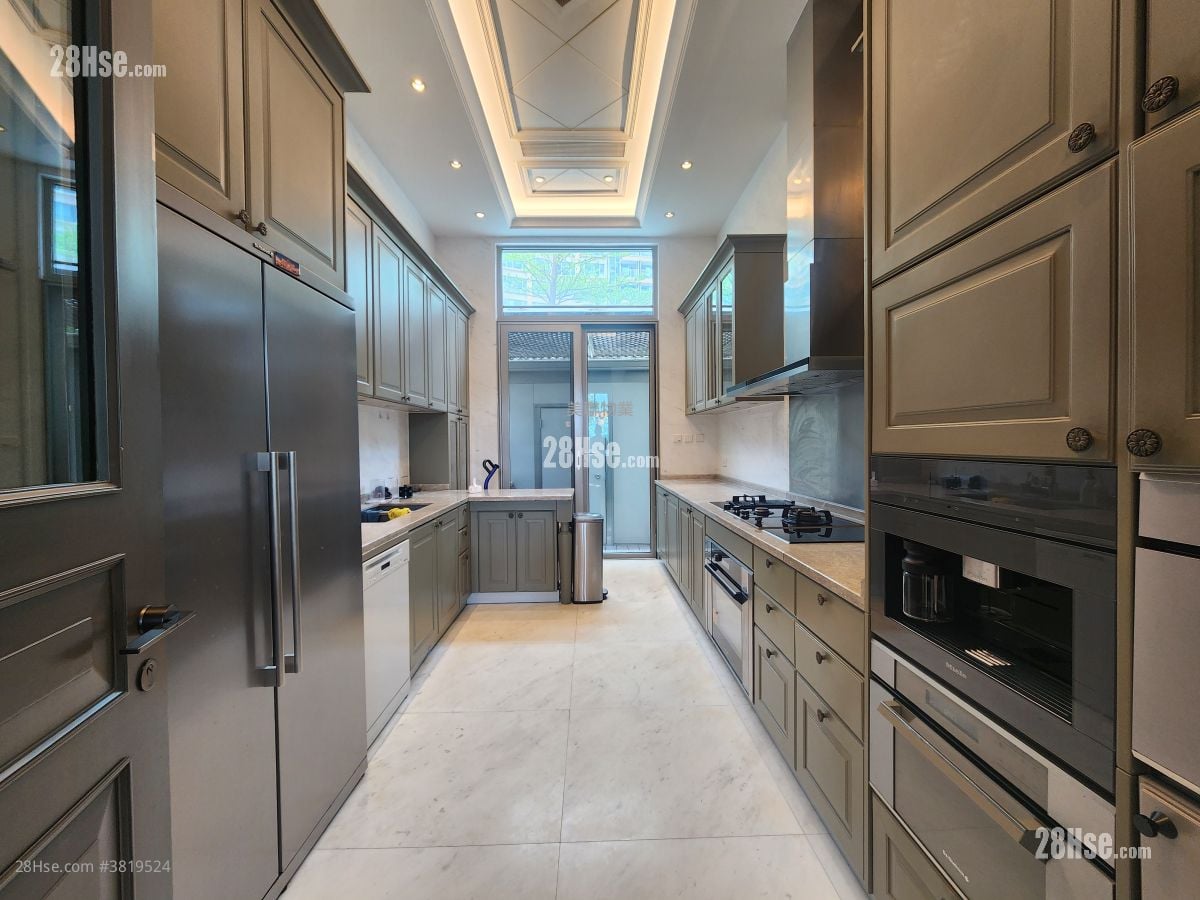 厨房: 逸珑湾 租盘 4 房 , 5+ 浴室 3,639 平方尺
