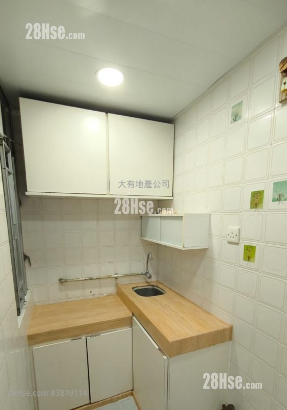 廚房: 萬豐大廈 租盤 2 房 , 1 浴室 260 平方呎